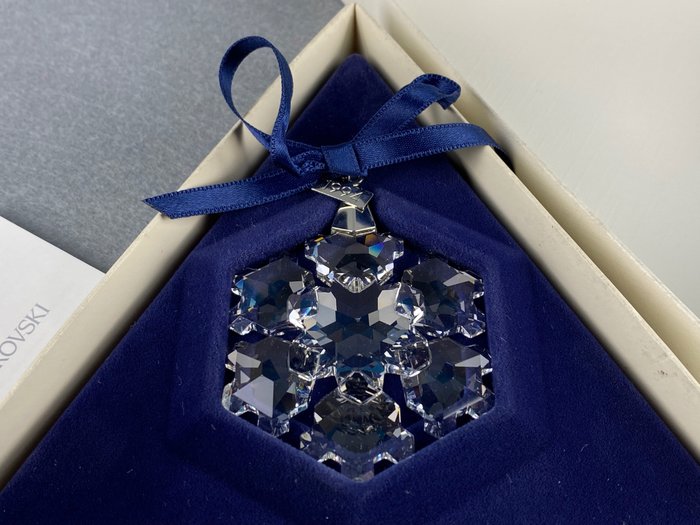 2001 swarovski christmas ornament